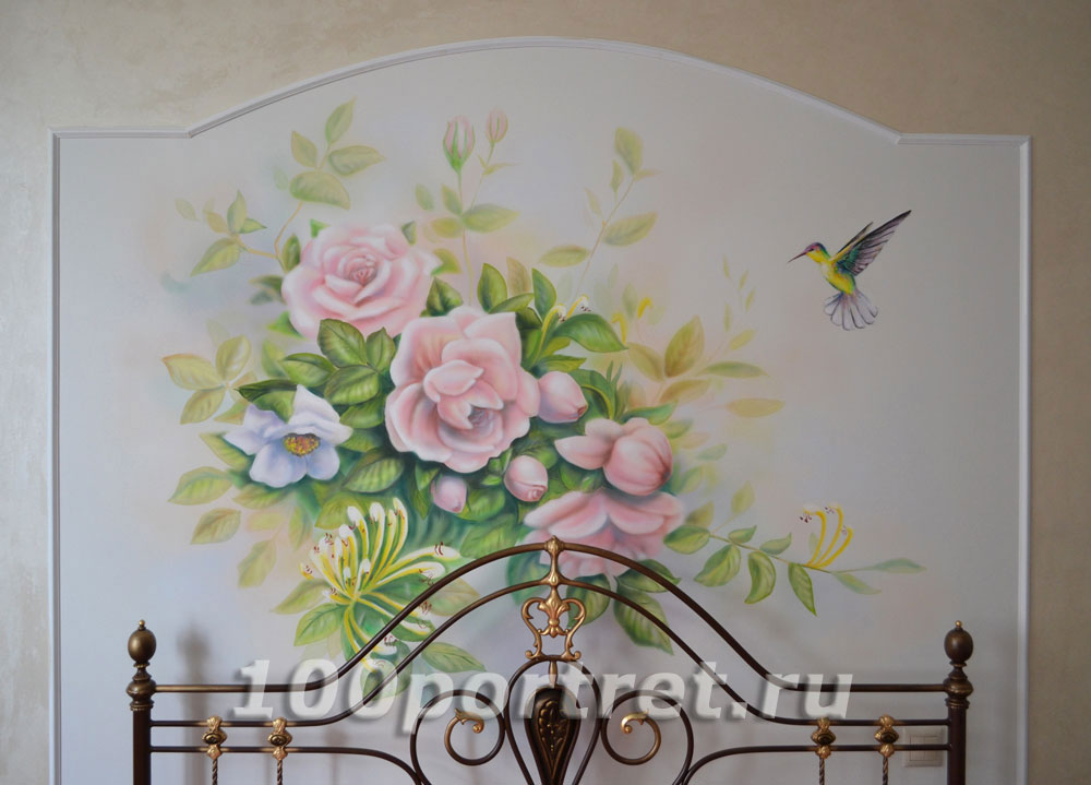 Роспись в спальне Цветы и колибри